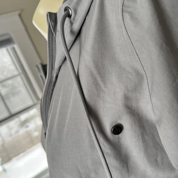 Vuori Outdoor Trainer Shell Gray Full Zip Hooded Jacket - Picture 3 of 7